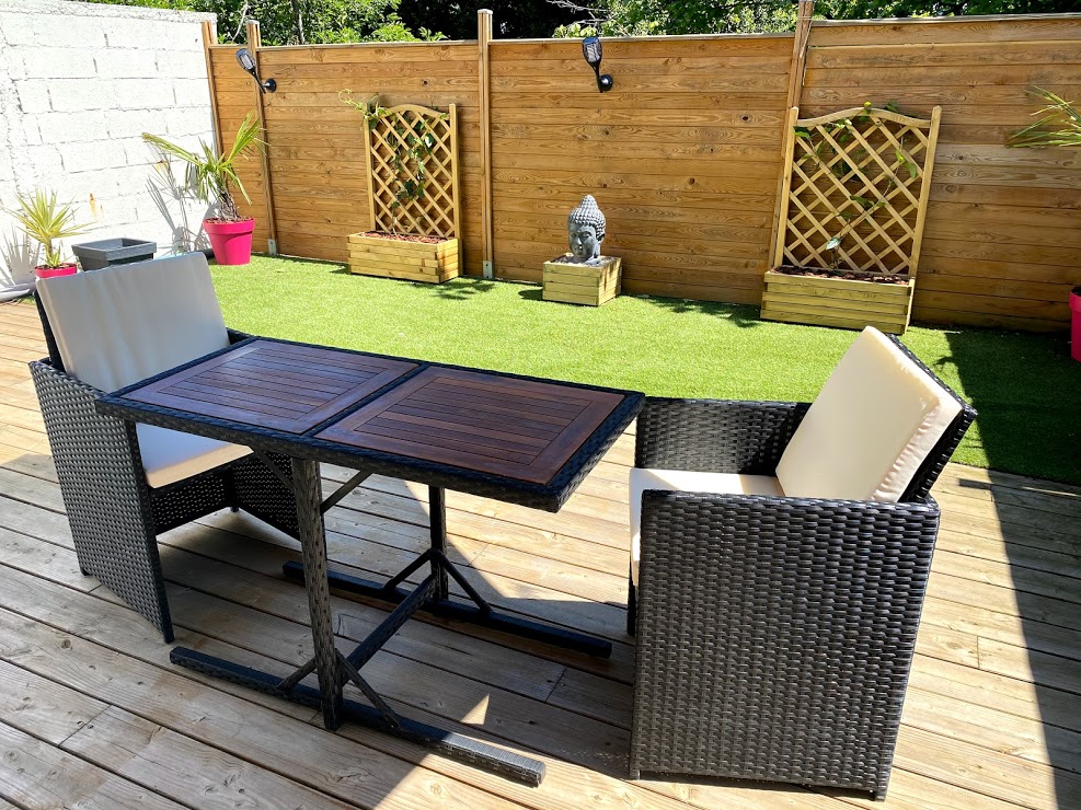 Espace repas terrasse Ô Cocon Spa